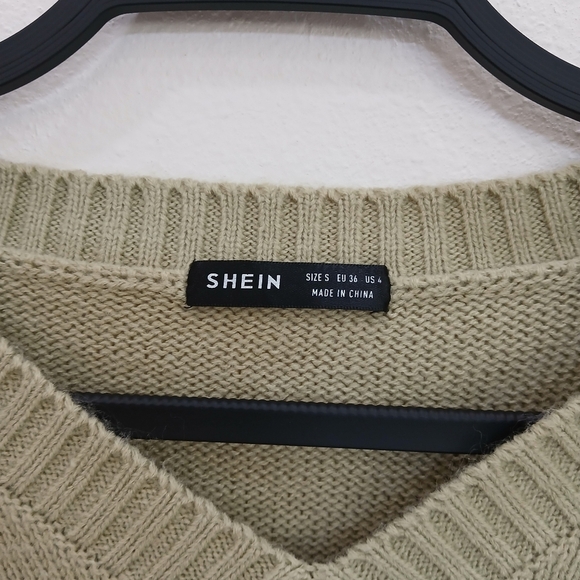 SHEIN Green V-Neck Cable Knit Sweater - Picture 3 of 4